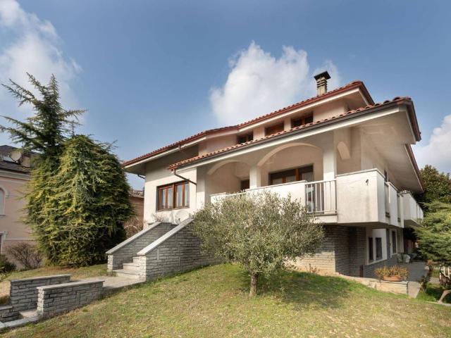 Villa in vendita a Alba CN