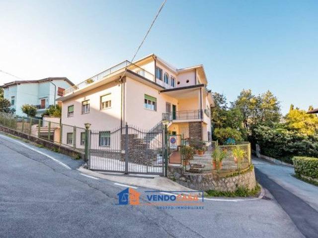 Villa bifamiliare in vendita a Albissola Marina
