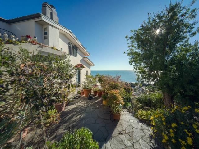 Villa in vendita a Albissola Marina SV