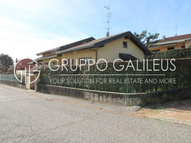 Villa in vendita a Albizzate VA