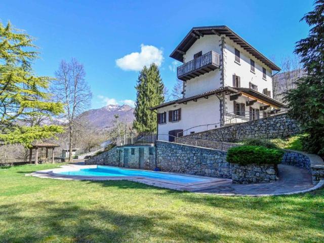 Villa in vendita a Algua BG