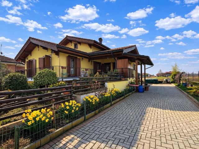 Villa in vendita a Alice Castello VC