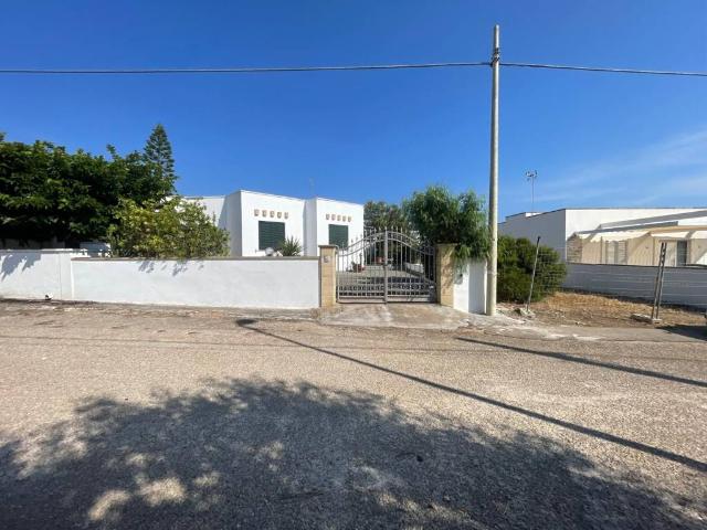 Villa in vendita a Alliste LE