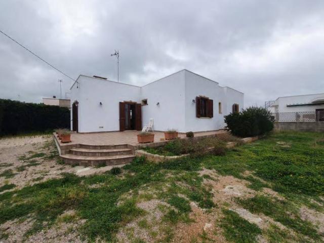 Villa in vendita a Alliste LE