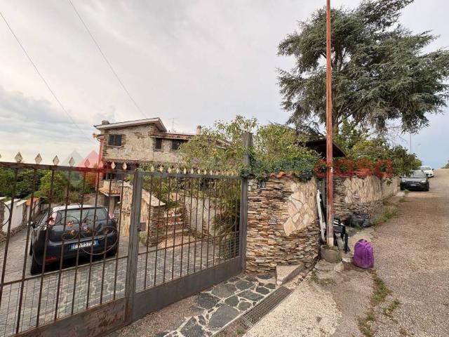 Villa in vendita a Aprilia LT