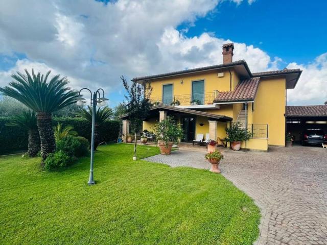 Villa in vendita a Aprilia LT
