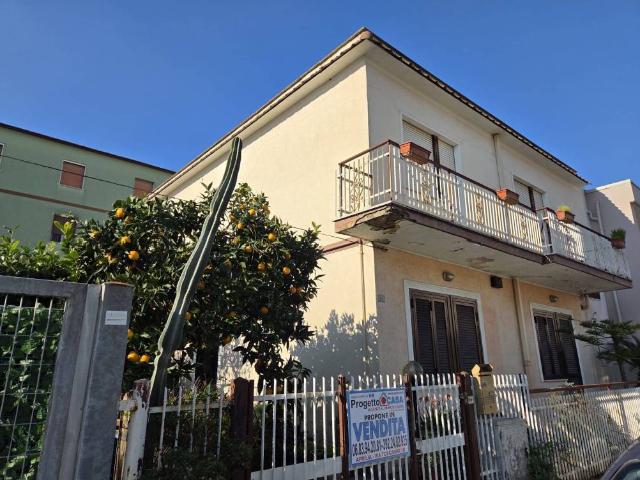 Villa in vendita a Aprilia LT