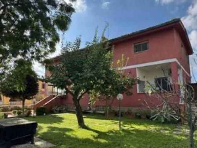 Villa in vendita a Aprilia LT