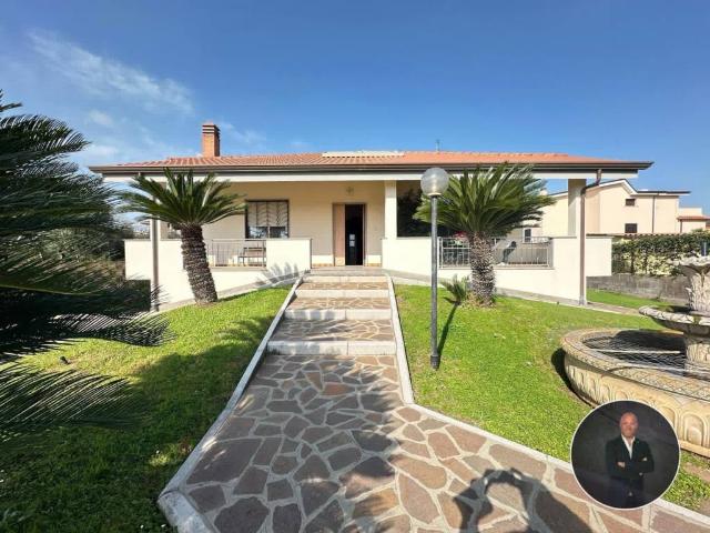 Villa in vendita a Aprilia LT