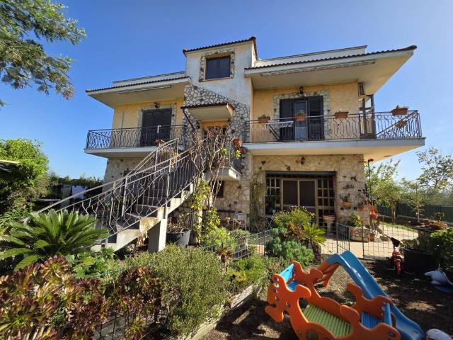 Villa in vendita a Aprilia LT