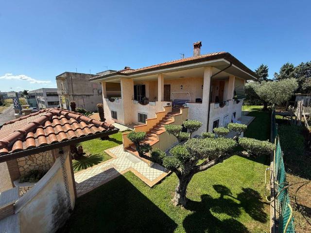 Villa in vendita a Aprilia LT
