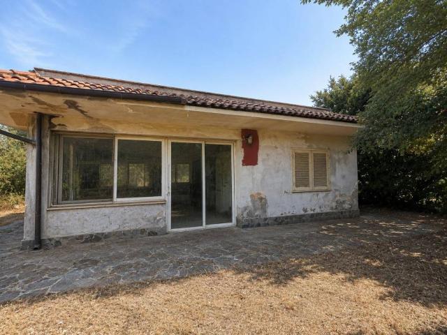 Villa in vendita a Aprilia LT