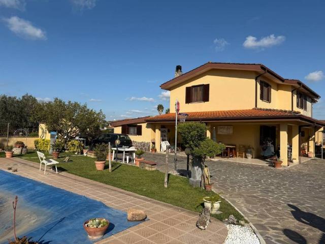 Villa in vendita a Aprilia LT