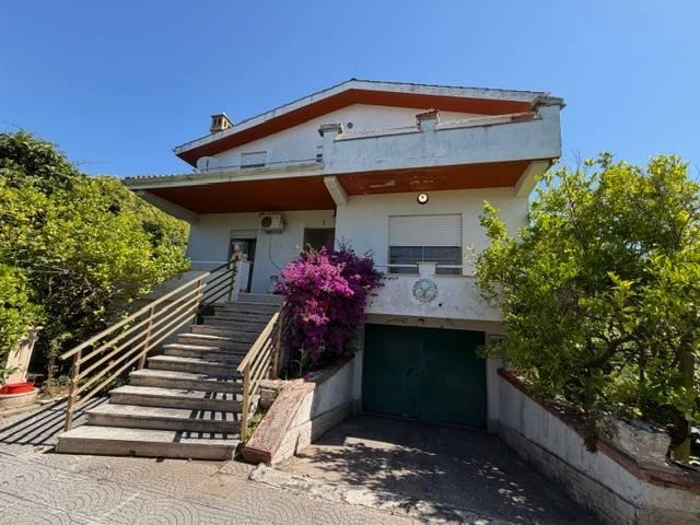 Villa in vendita a Aprilia LT