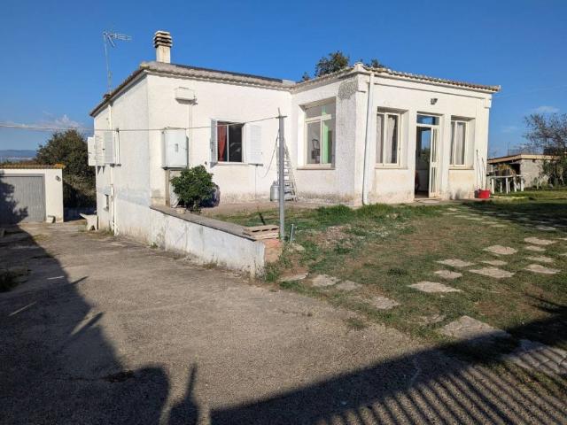 Villa in vendita a Aprilia LT