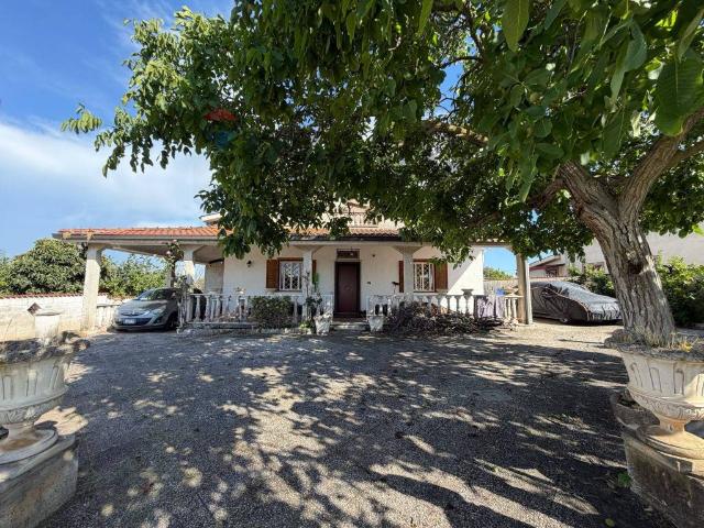 Villa in vendita a Aprilia LT