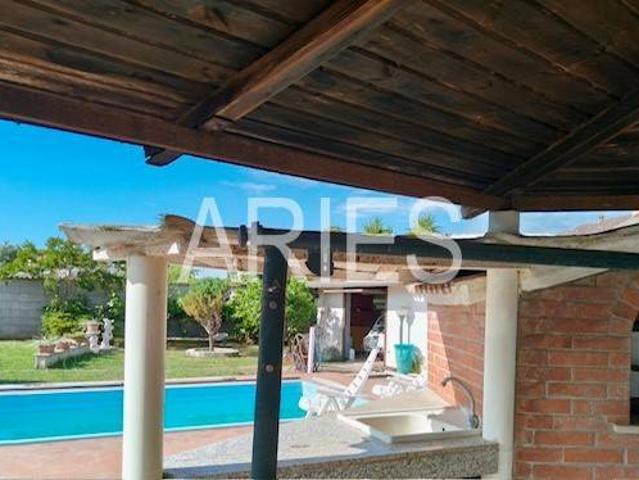 Villa in vendita a Aprilia LT