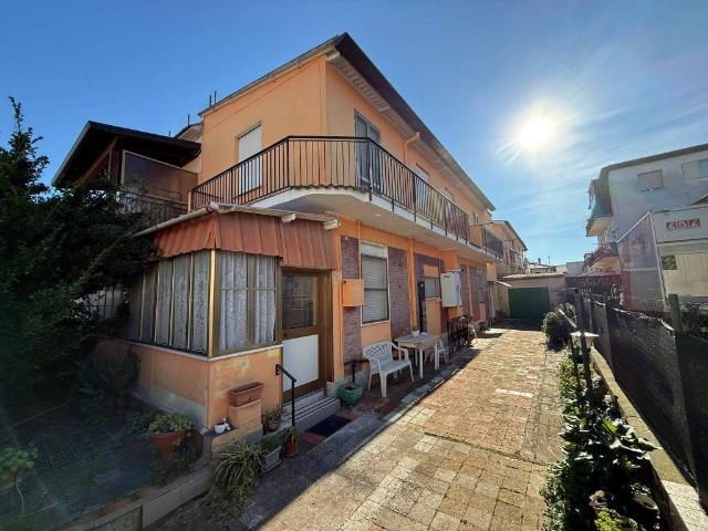 Villa in vendita a Aprilia LT