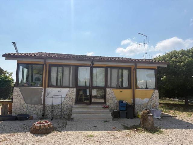 Villa in vendita a Aprilia LT