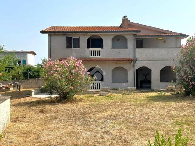 Villa in vendita a Aprilia LT