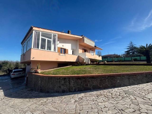 Villa in vendita a Aprilia LT
