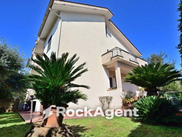 Villa in vendita a Aprilia LT