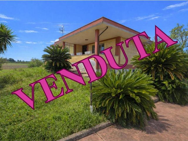 Villa in vendita a Aprilia LT