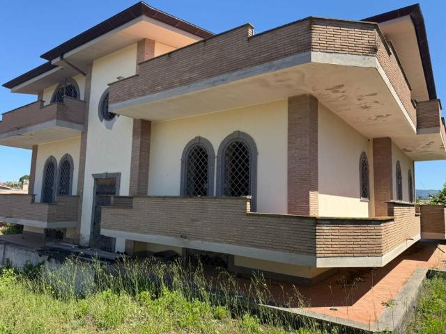 Villa in vendita a Aprilia LT