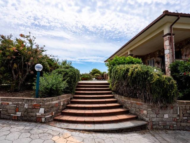 Villa in vendita a Aprilia LT