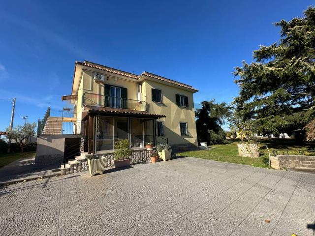 Villa in vendita a Aprilia LT