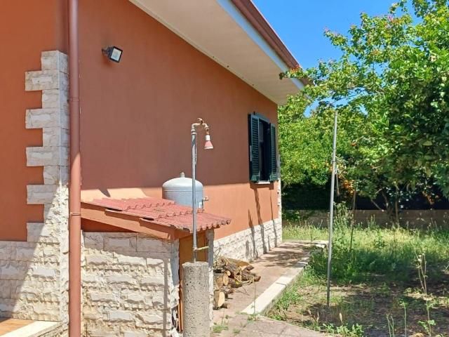 Villa in vendita a Aprilia LT