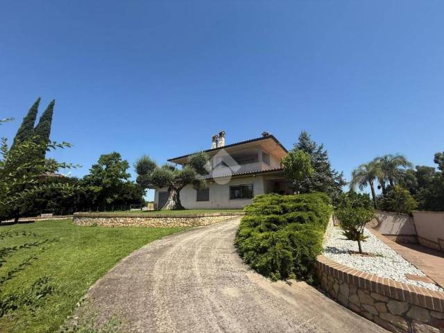 Villa in vendita a Aprilia LT