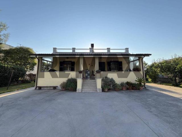Villa in vendita a Aprilia LT