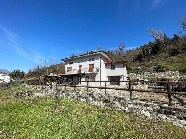 Villa in vendita a Artegna UD