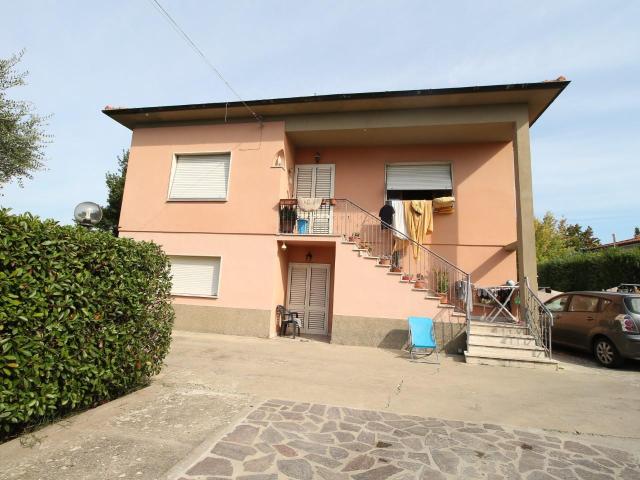 Villa in vendita a Arancio Lucca in Buono composto da 10vani