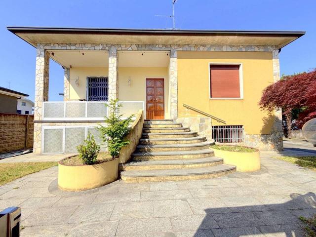 Villa in vendita a Arconate