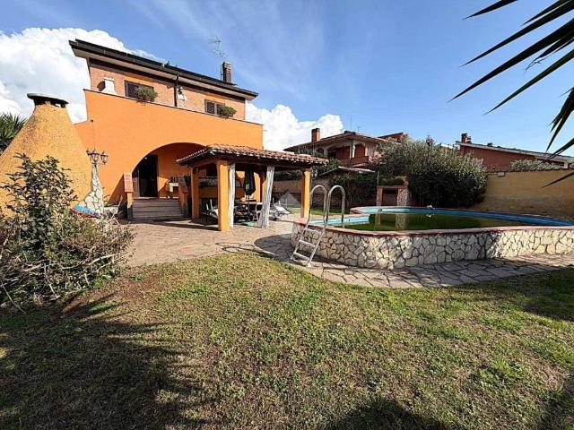 Villa in vendita a Ardea RM