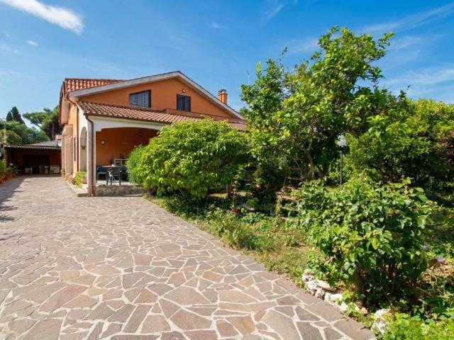 Villa in vendita a Ardea RM