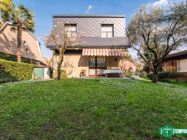 Villa in vendita a Arese MI