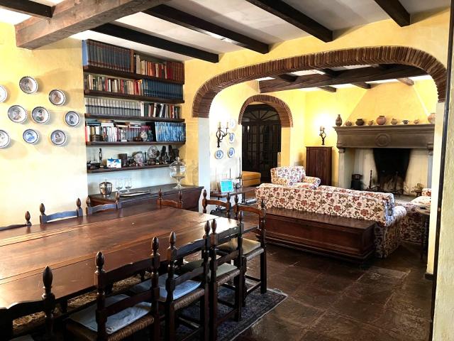 VILLA in VENDITA a AREZZO AGAZZI / BAGNAIA / VIGNALE di 10 vani