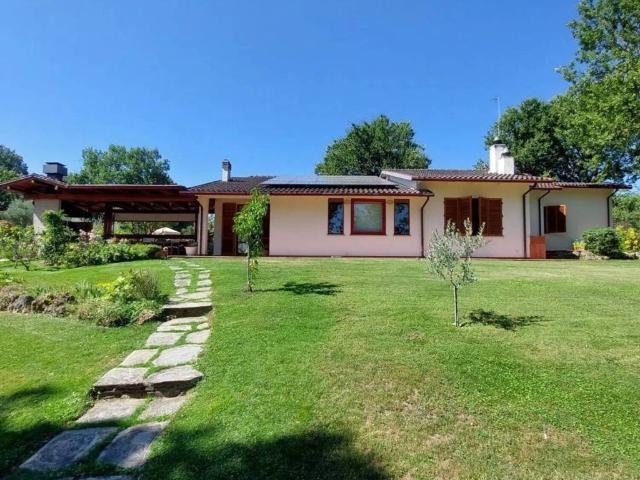 Villa in vendita a Arezzo AR