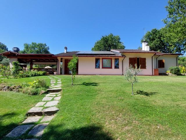 VILLA in VENDITA a AREZZO di 12 vani