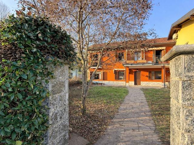 Villa in vendita a Arona NO