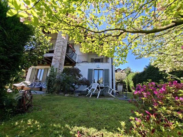 Villa in vendita a Arona NO