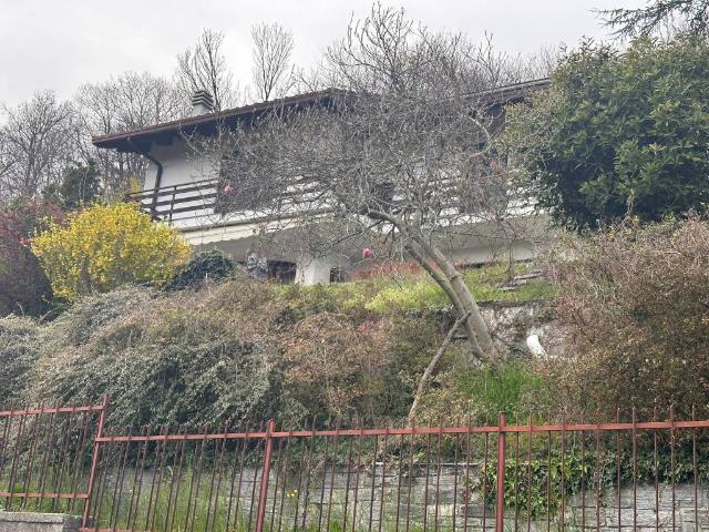 Villa in vendita a Arona NO