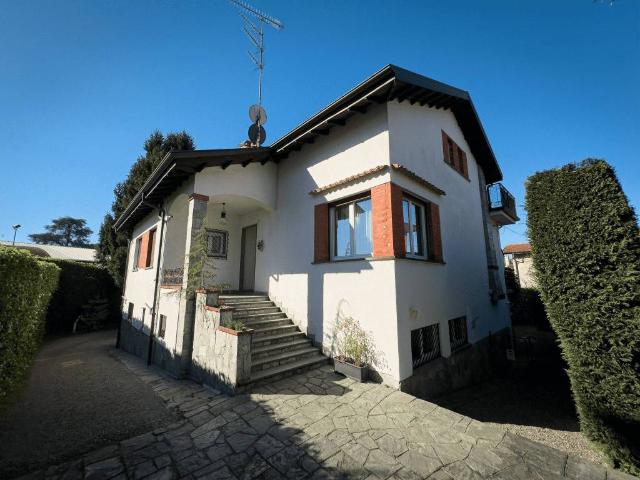 Villa in vendita a Arona NO
