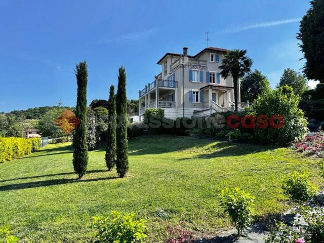 Villa in vendita a Arona NO