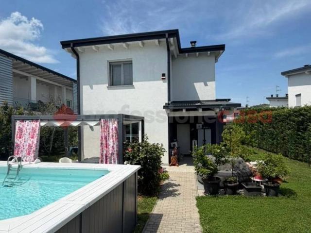 Villa in vendita a Arona NO