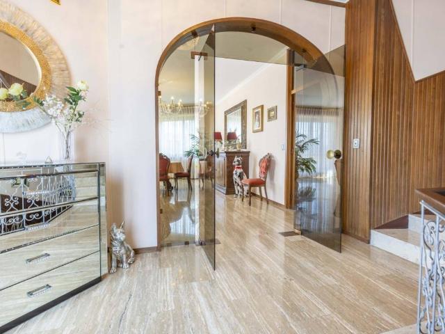 Villa in vendita a Arona NO