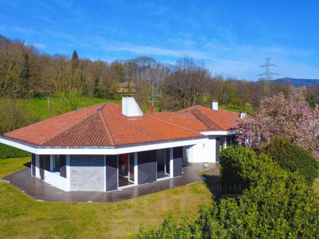 Villa in vendita a Arona NO